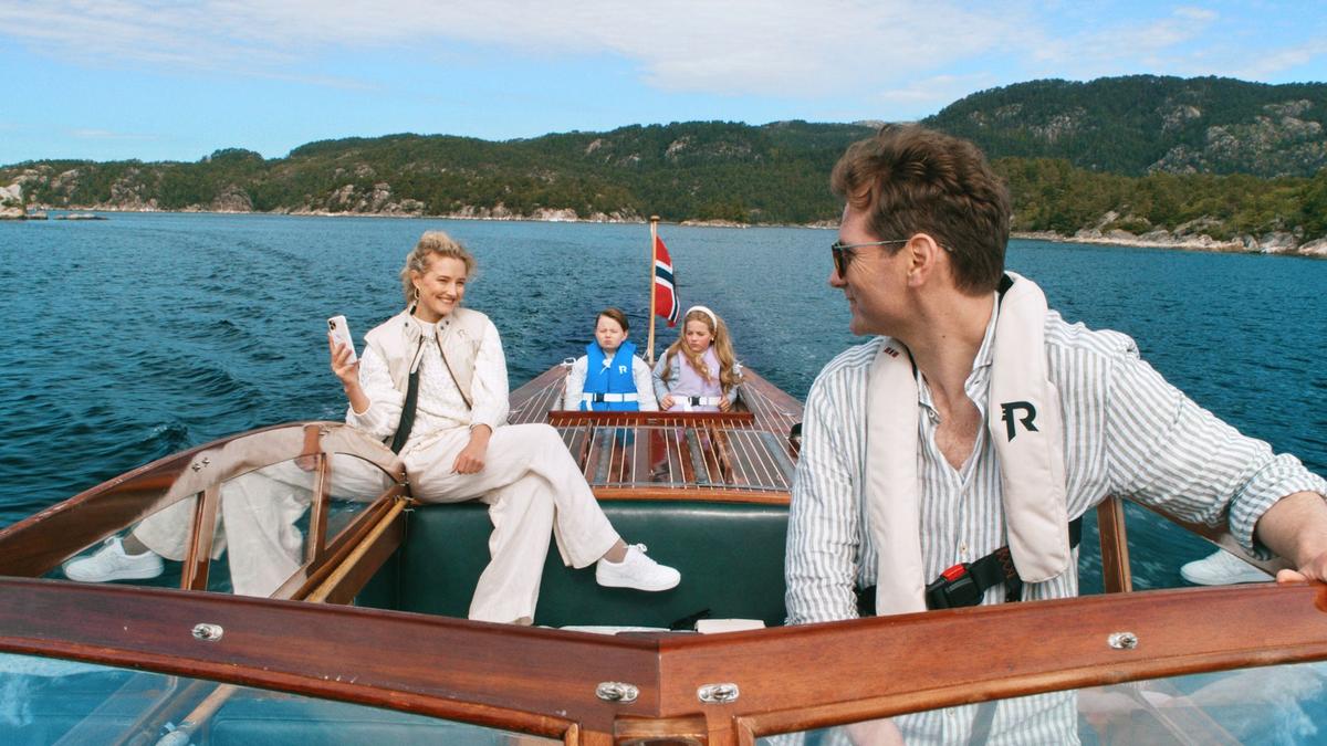 Victoria Must Go Victoria Must Go