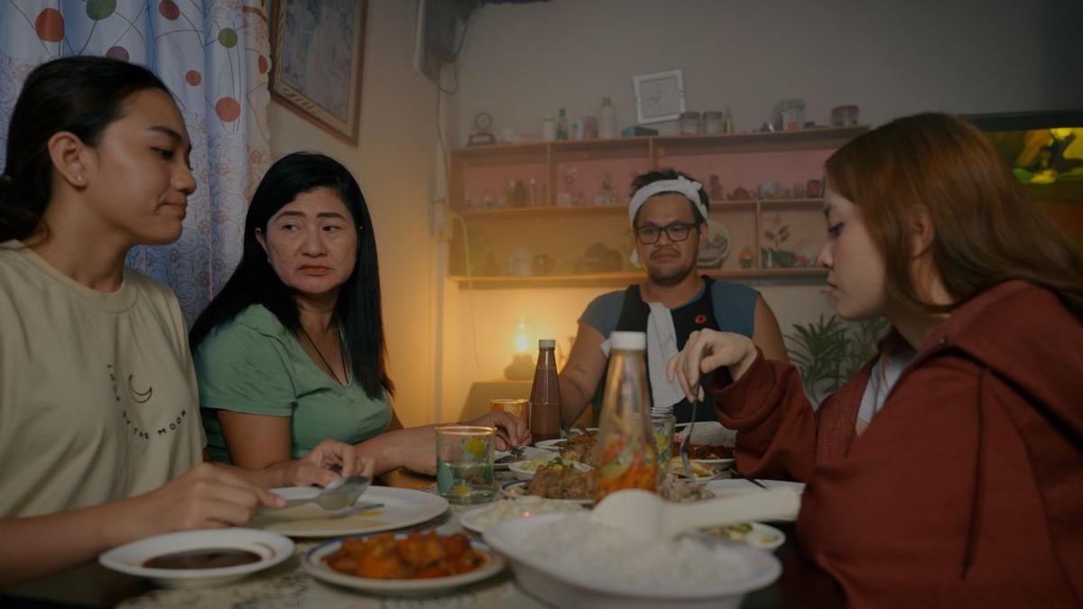 smokey-journey-asian-short-film-family-drama-still-film-movies-cinemaworld-cinemashort smokey-journey-asian-short-film-family-drama-still-film-movies-cinemaworld-cinemashort